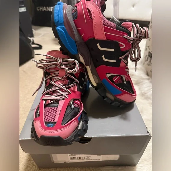 100% authentic BALENCIAGA track sneakers size 37 - Picture 3 of 8